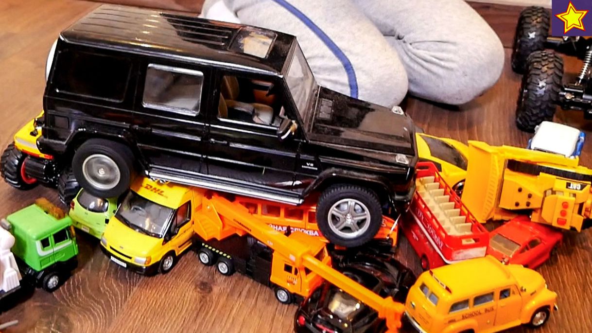 Машинки едут по машинкам Проверяем машинки на мощность Cars Toys For Kids