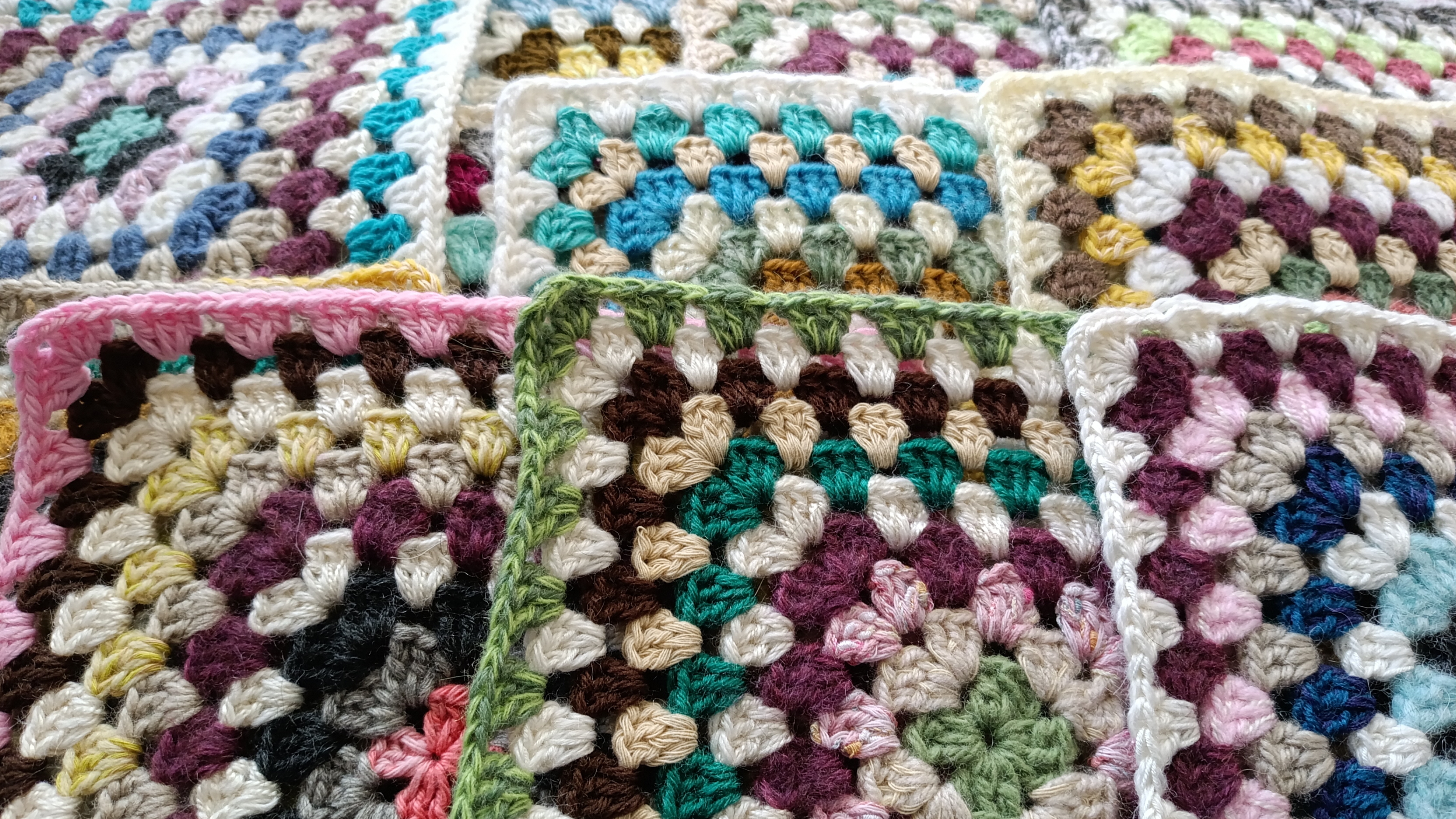 Много квадратов / варежки на заказ / косынка крючком