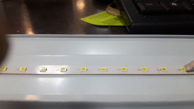 Почему линейный диодный светильник перестал работать. Как его починить.