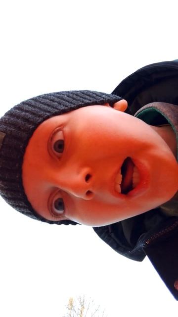 Лежу себе спокойно на улице и вдруг