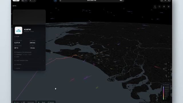 Cтильный трекер всех авиарейсов мира: каждый самолет на 3D-карте находится на своей реальной высоте