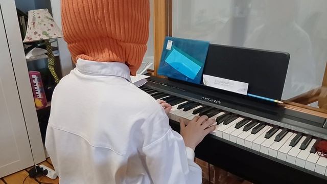 Человек в шапке