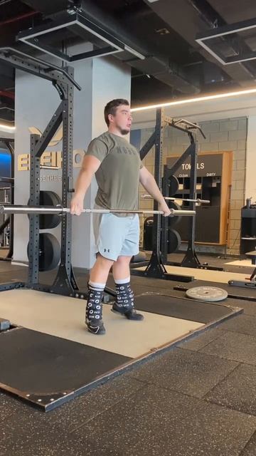 Рывок от паха, стоя на носках