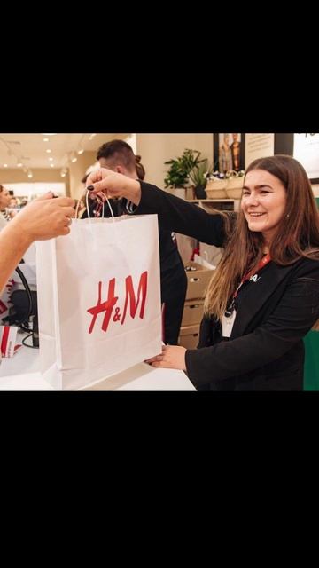 Секта H&M. История сектантов улыбальщиков.