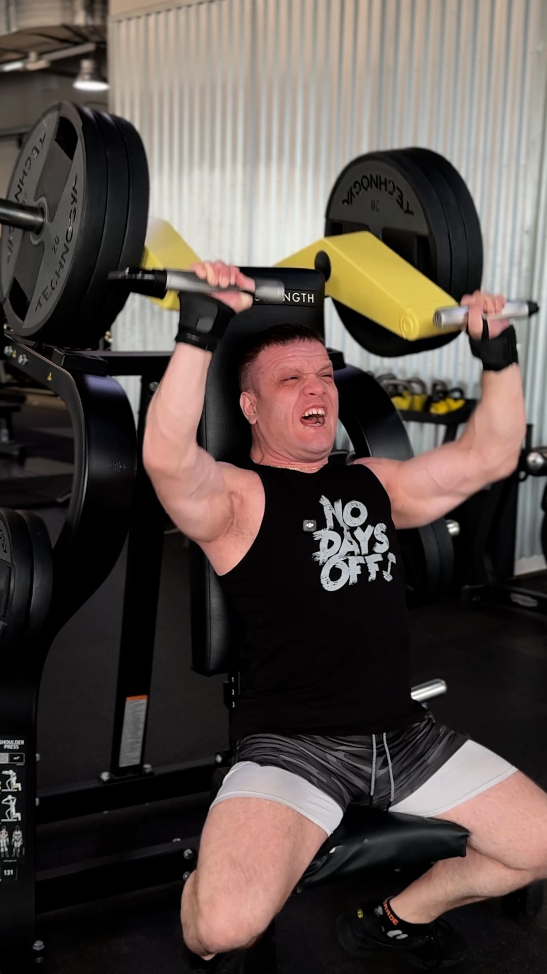 Попытка поржать на плечи 120 кг