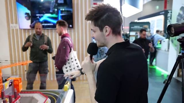 Огромный макет города в магазине Bambu Lab, г. Шенчжень