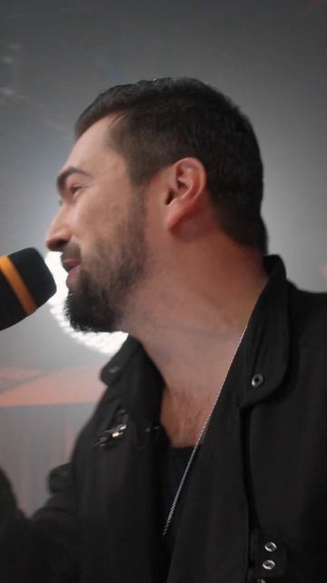 Смотрите «Народное интервью» с турецким актёром и певцом, звезда сериала «Зимородок» Эмре Алтуг