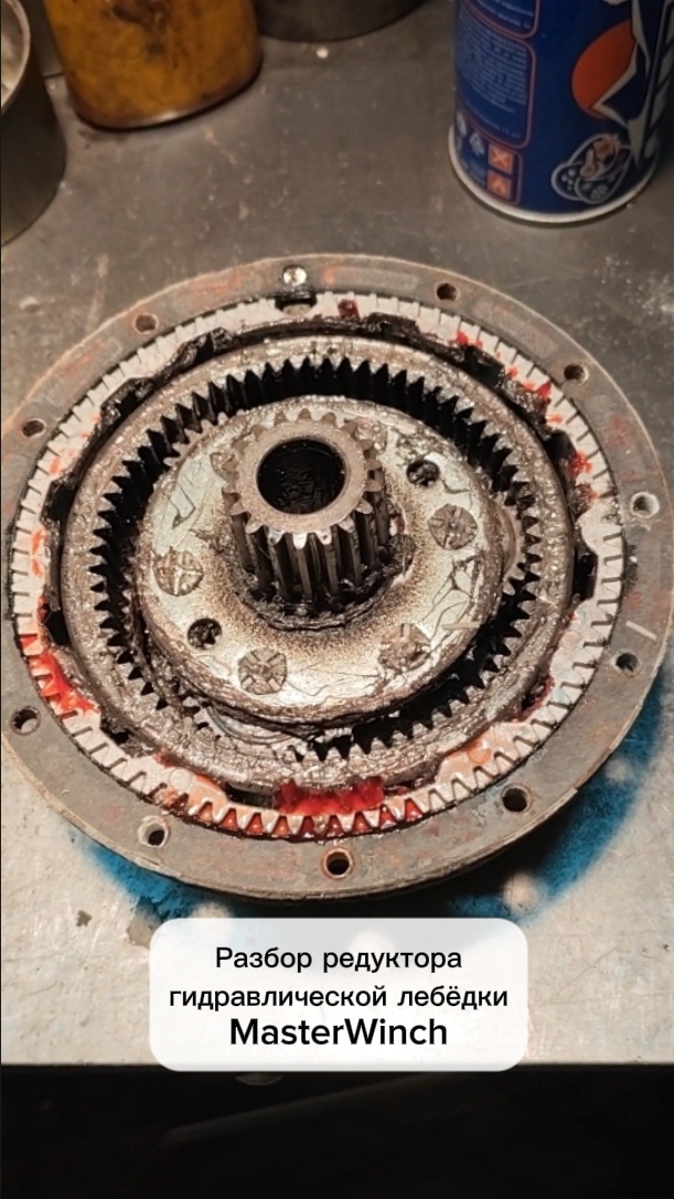 Разбор редуктора MasterWinch: болты закисли в алюминии, три стяжных не открутить. Как выкрутили?