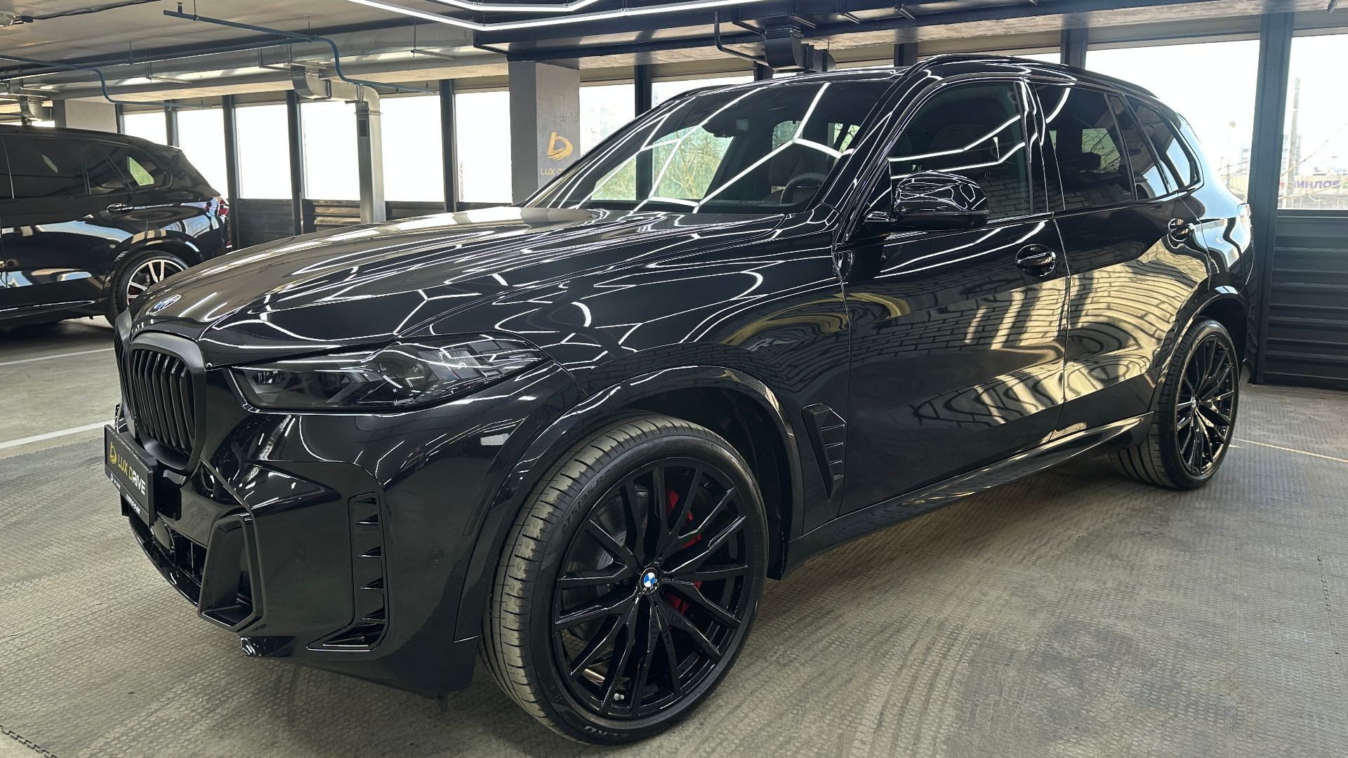 В продаже BMW X5 40i 2025г. Черный на кофейном салоне. C массажем. Краткий обзор #9857