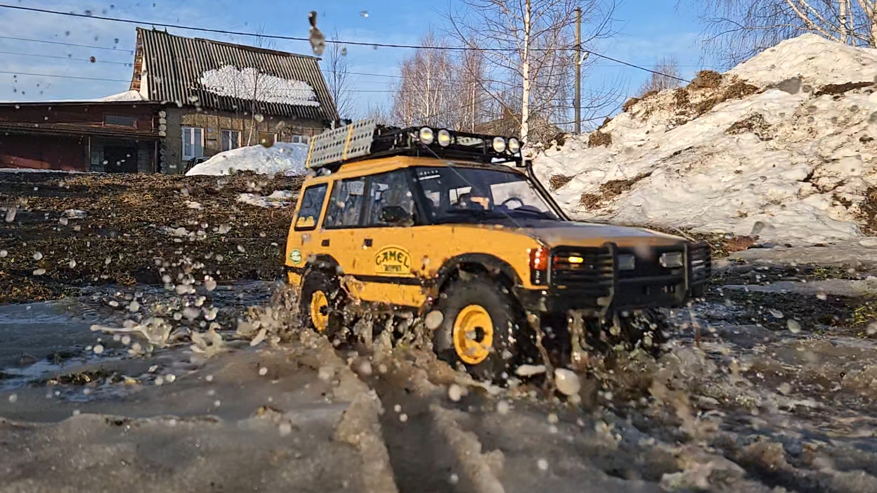 Легенда Camel Trophy внедорожник Land Rover Discovery в масштабе 1/10 на радиоуправлении.
