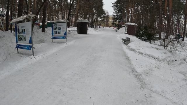 Чиполиним по первомайке,Наташа упала с велосипеда.