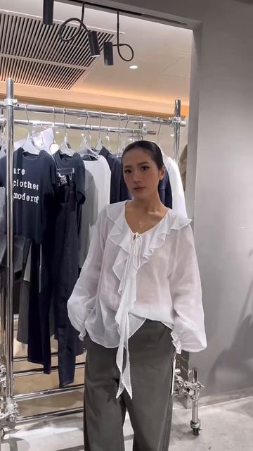 Блузка и джинсы доступны к оптовым заказам ВОПРОСЫ/ ЗАКАЗЫ Whatsapp +8618620955583 🔥