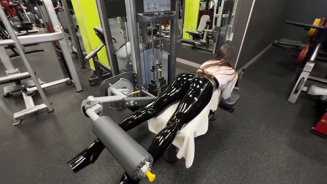HARD WORKOUT IN LATEX LEGGINGS AND HIGH HEELS.mp4