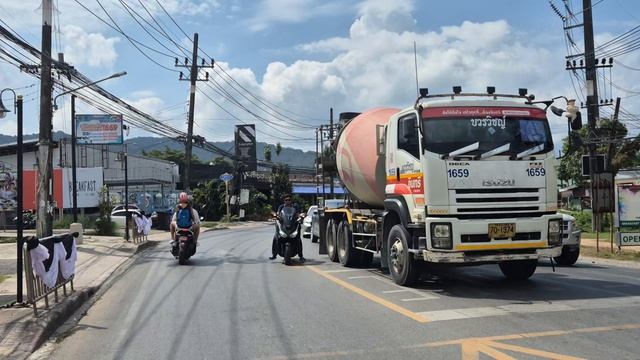 Дорога Банг Тао пляж Камала. Декабрь 2025 Пхукет.