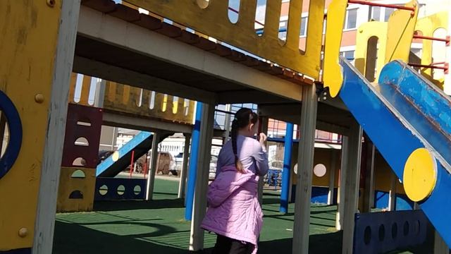 наша первое видео мы с подругой на улице