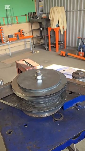 Угловой трубогиб по спец заказу