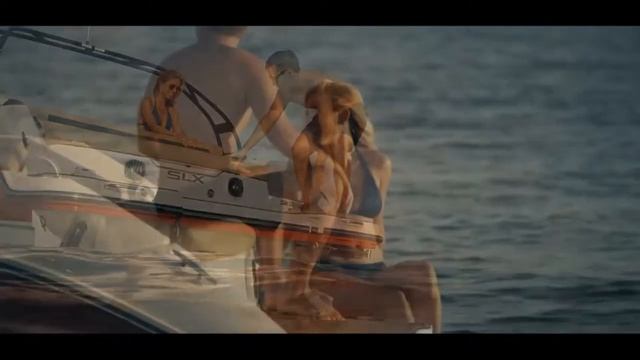 Катер для вечеринок и семейного отдыха Sea Ray 230 SLX (1)