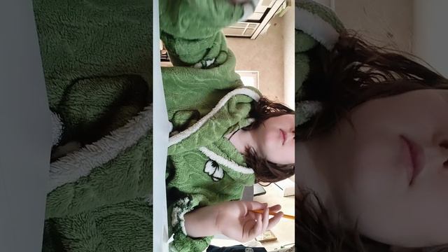 делаю. бумажного дракона на руку.