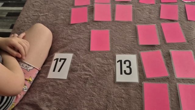 Играем в мемо цифры, нервы шалят.