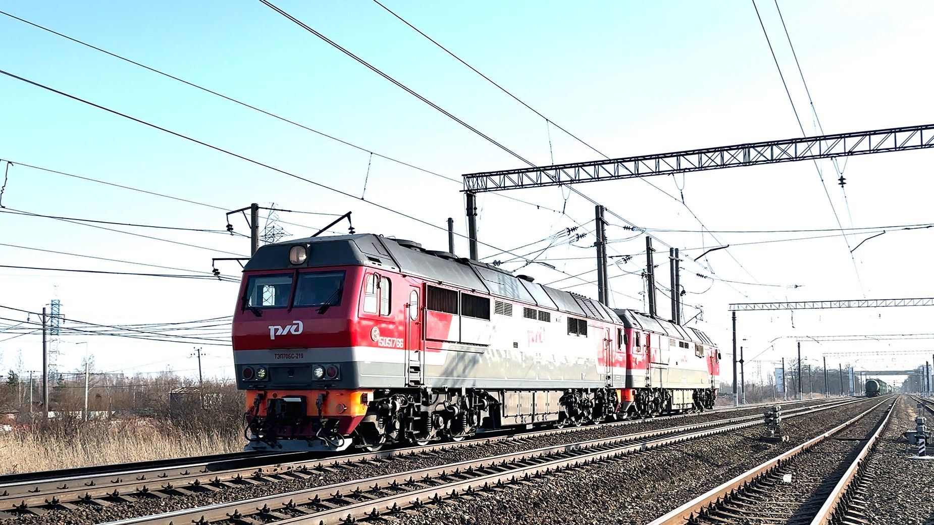 Сплотка тепловозов ТЭП70БС-219/354 следуют резервом