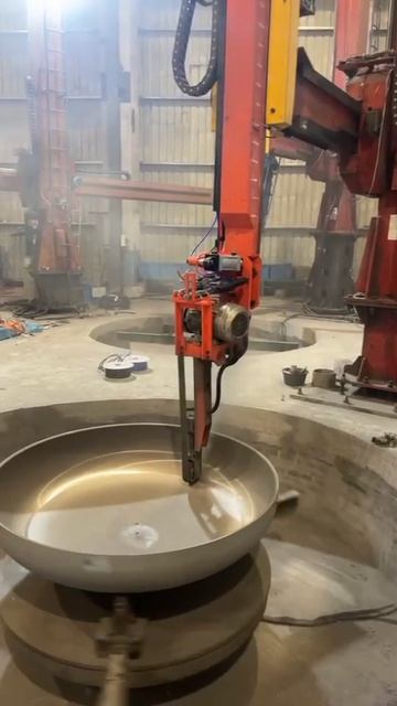 Продемонстрирована работа по шлифованию и полированию днищ резервуаров и емкостей