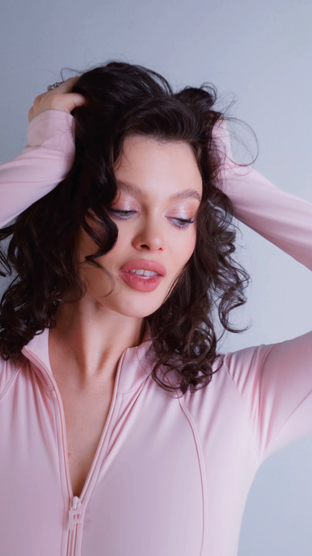 Красота кудрей начинается с бережного отношения.