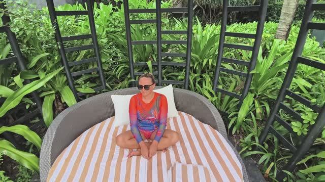 Каждую неделю — новый отель. Каждые 3 месяца — новая страна.