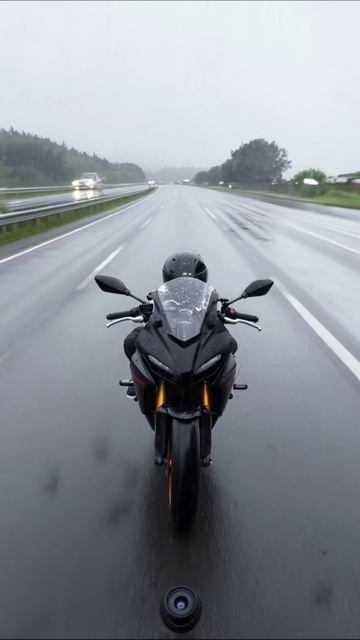 Путешествие по дождливой дороге на мотоцикле #мотоцикл #путешествие #дождь