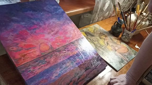 Художник покрыл картину лаком