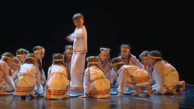 DOMINO Dance Theatre - History Lesson (music: Moon Far Away)