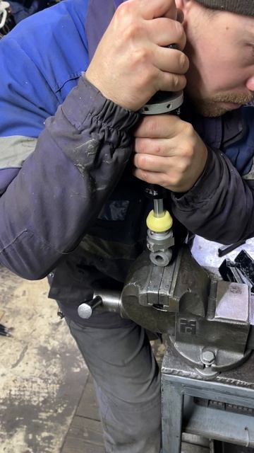 Изготовление штоков регулируемых амортизатора Ycf