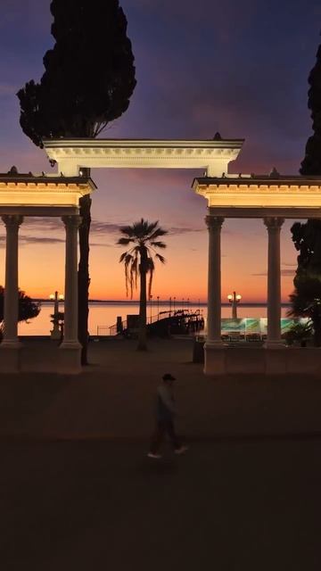 Абхазия, курорт Сухум, весенний мартовский вечер (середина марта, ВЕСНА-2026)