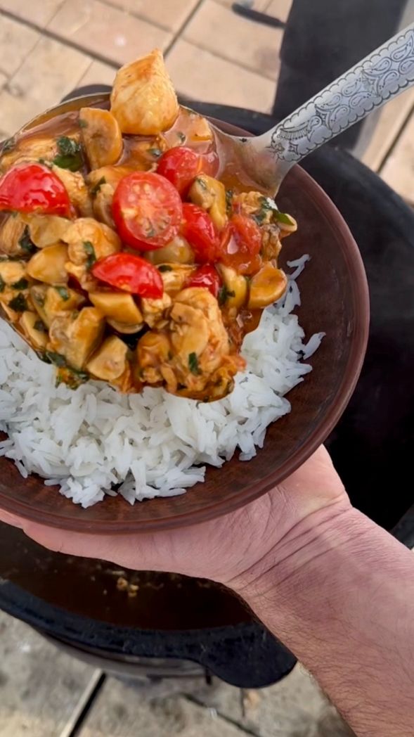 Курица том ям в казане на костре