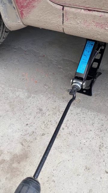 Как быстро домкратить машину ручным домкратом