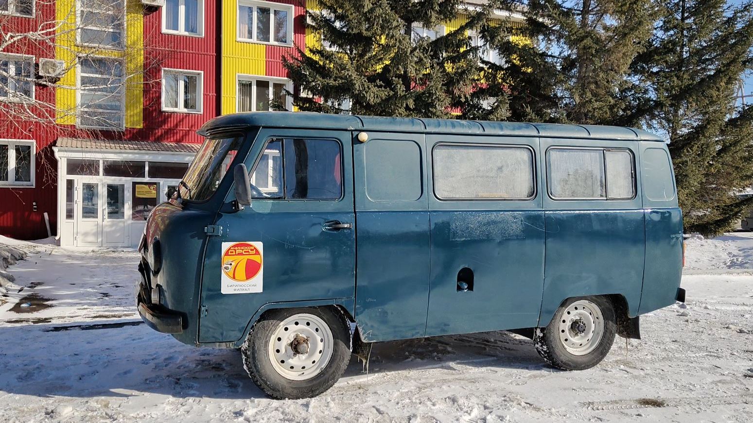 Дорожники Ачинского ДРСУ передали автомобиль для взвода БПЛА