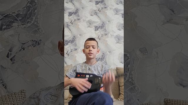играем на укулеле часть.1
