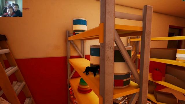 Играю в малыша в жёлтом с другом!