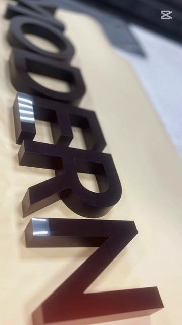 Изготовление объёмных букв с подсветкой и без — стильно и заметно