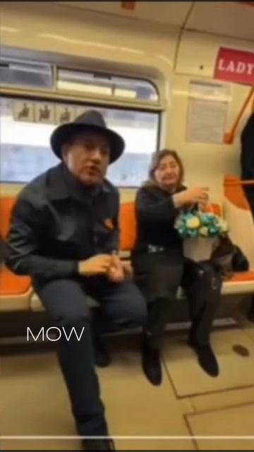 Пашинян в метро спорит с армянкой из-за Карабаха