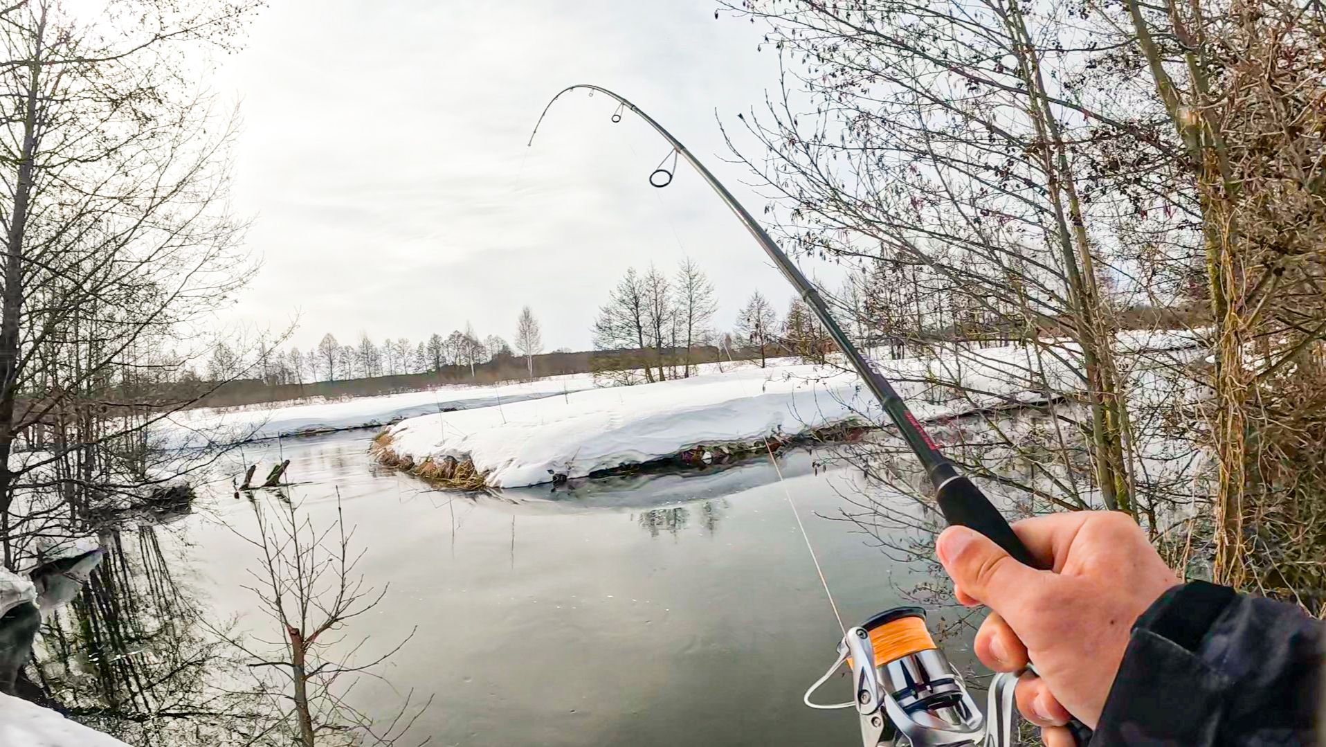 НОГИ ЗАТРЯСЛИСЬ, КОГДА УВИДЕЛ КАК ФРИКЦИОН ЗАРАБОТАЛ! Первая рыбалка на спиннинг в 2026