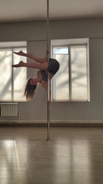 Pole Dance Split