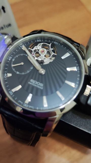 Покупаю часы и Hi-fi провода и компоненты, стекло Lalique Daum за наличные деньги сразу тел 89117229