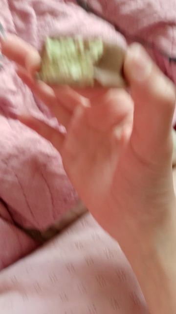 пробуем конфеты.