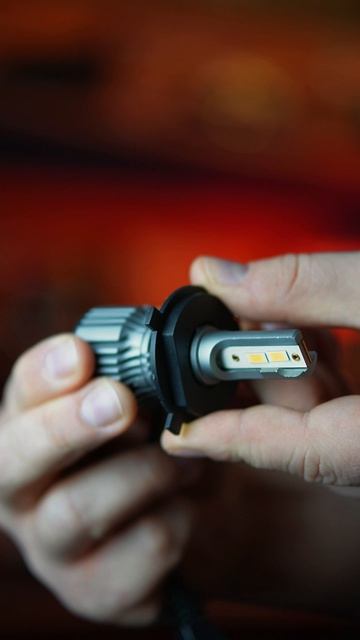 Ваши фары могут светить в 3 раза ярче, а вы до сих пор используете галоген.