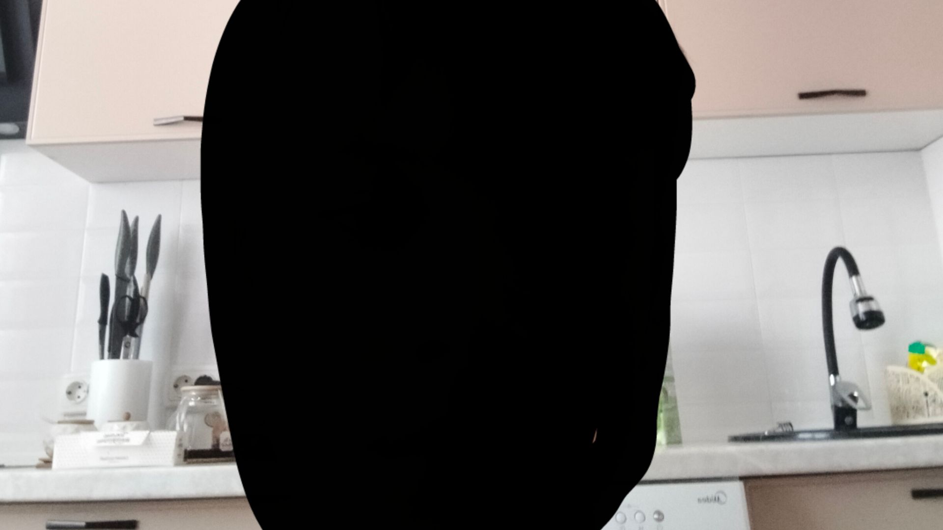 Показал своё лицо в ролике и рассказал новости