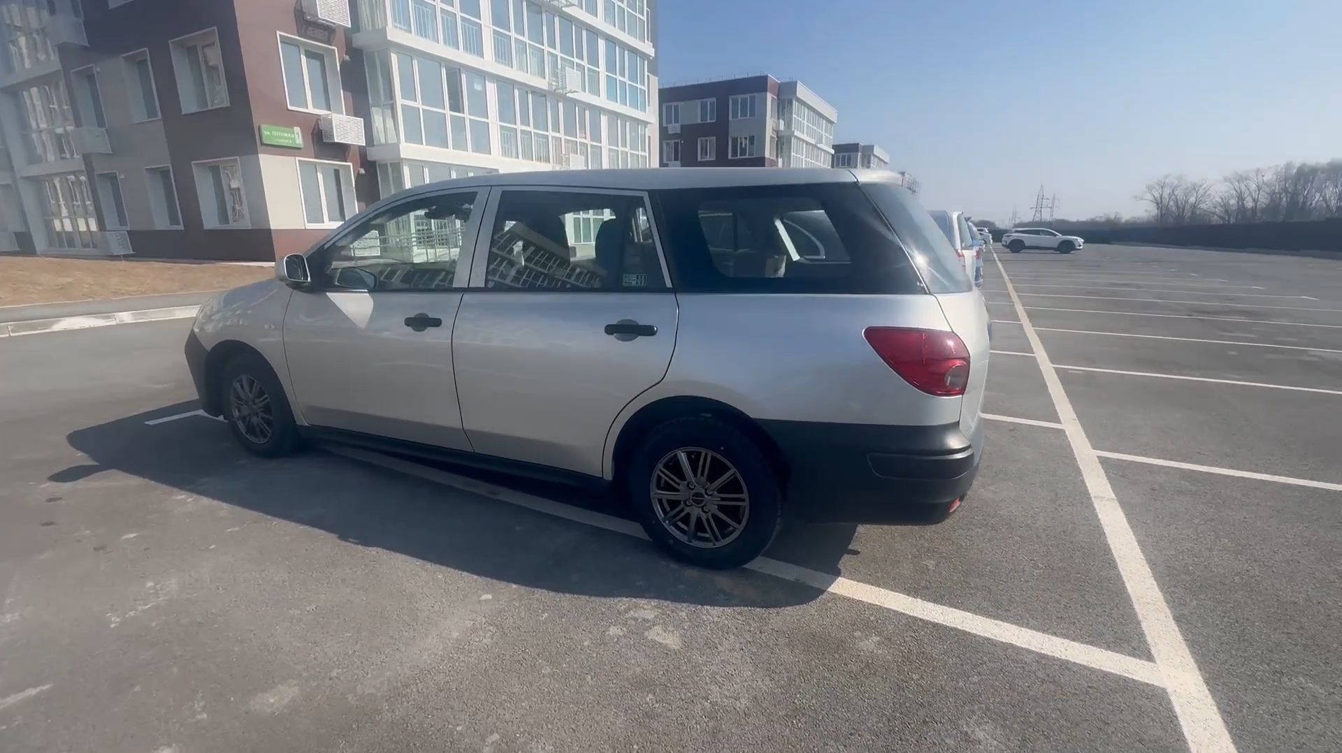 Nissan AD 2021 год комплектация 1.5 VE.