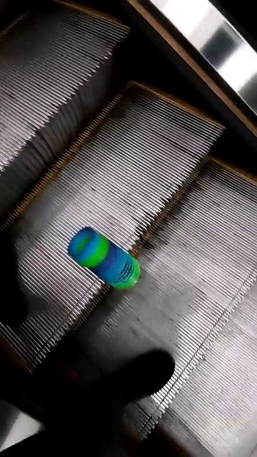 Ставлю новый рекорд Слинки на бесконечной лестнице