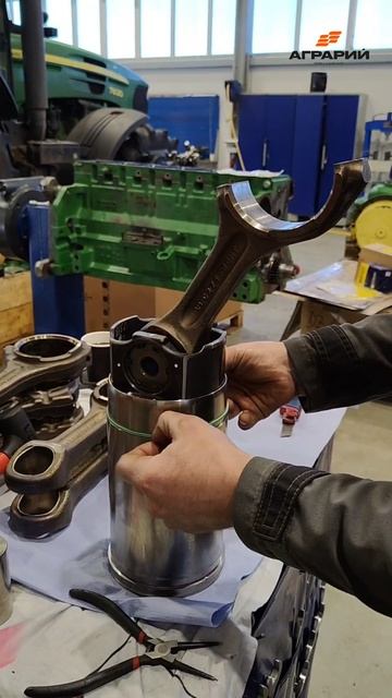 Ремонт двигателя John Deere 8310 за 20 секунд!