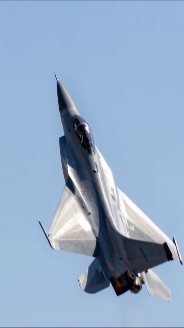 Удивительные маневры истребителя #авиация #истребитель #маневры