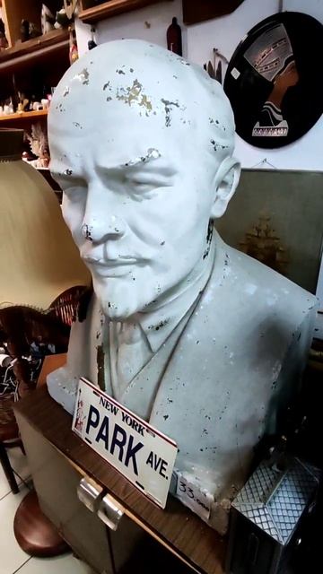 Ильич жил, жив и будет ещё долго жить.